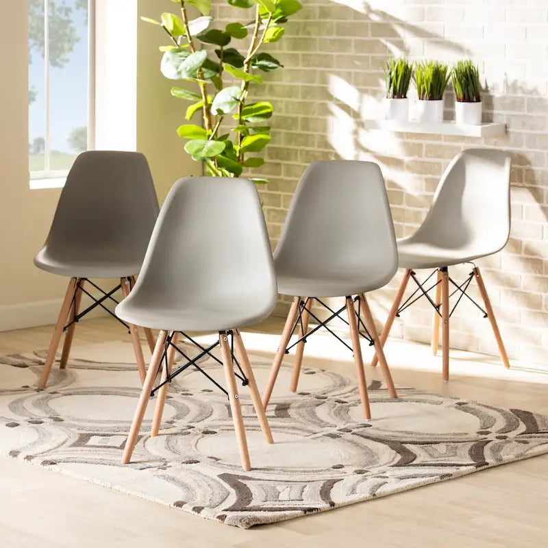 Chaise de salle à manger moderne en polypropylène avec pieds en bois de hêtre