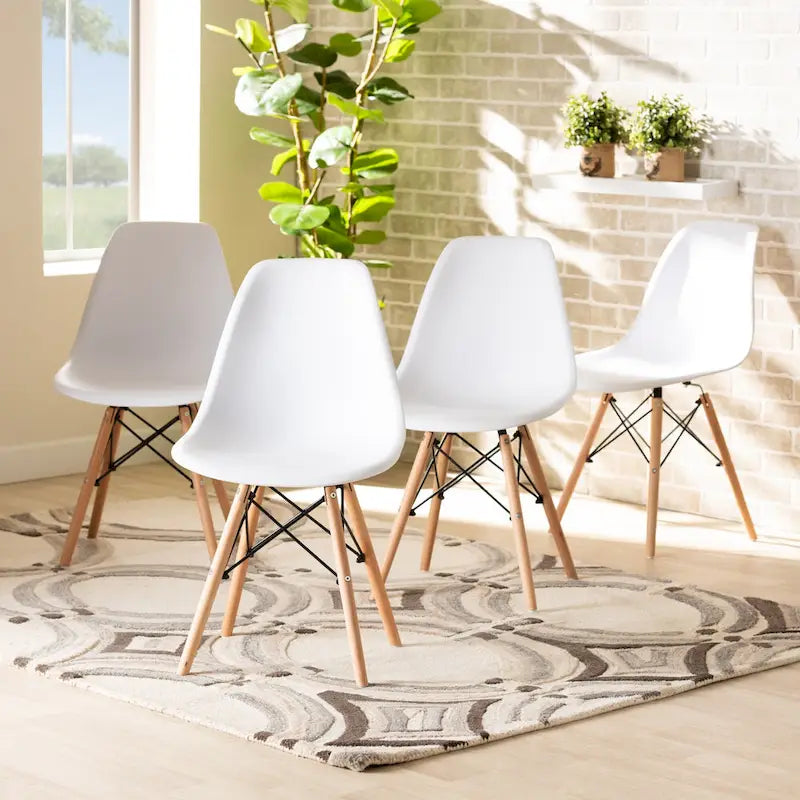 Chaise de salle à manger moderne en polypropylène avec pieds en bois de hêtre