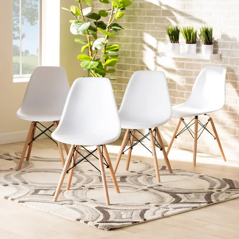 Chaise de salle à manger moderne en polypropylène avec pieds en bois de hêtre