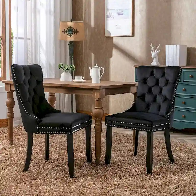 Chaise de salle à manger capitonnée en velours avec pieds en bois cloutés