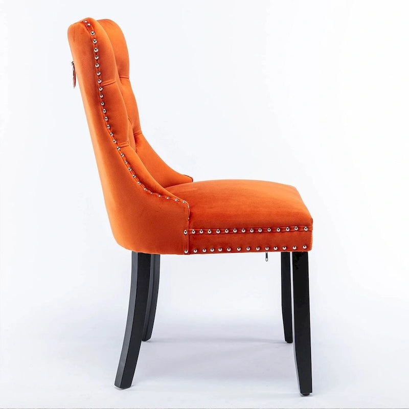 Chaise de salle à manger capitonnée en velours avec pieds en bois cloutés