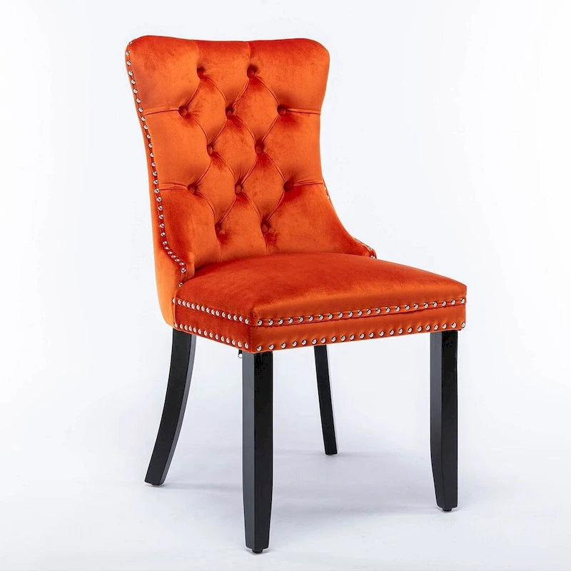 Chaise de salle à manger capitonnée en velours avec pieds en bois cloutés