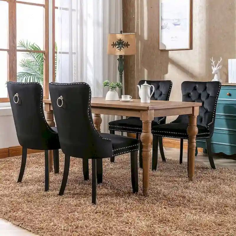 Chaise de salle à manger capitonnée en velours avec pieds en bois cloutés