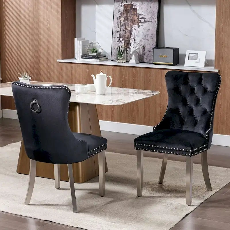 Chaise de salle à manger capitonnée en velours avec pieds en bois cloutés