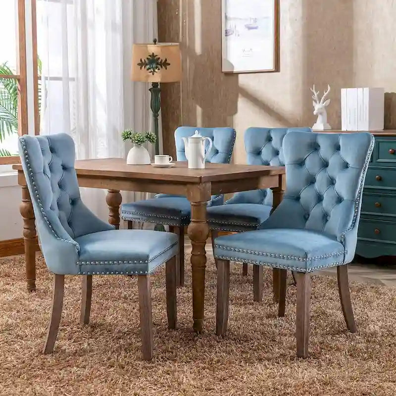 Chaise de salle à manger capitonnée en velours avec pieds en bois cloutés