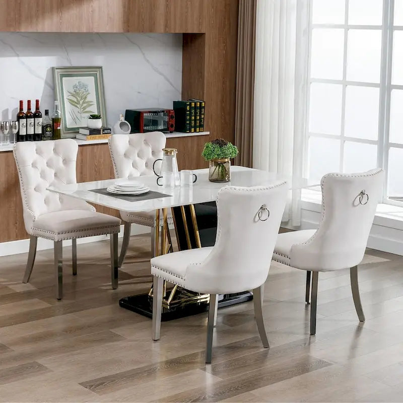 Chaise de salle à manger capitonnée en velours avec pieds en bois cloutés