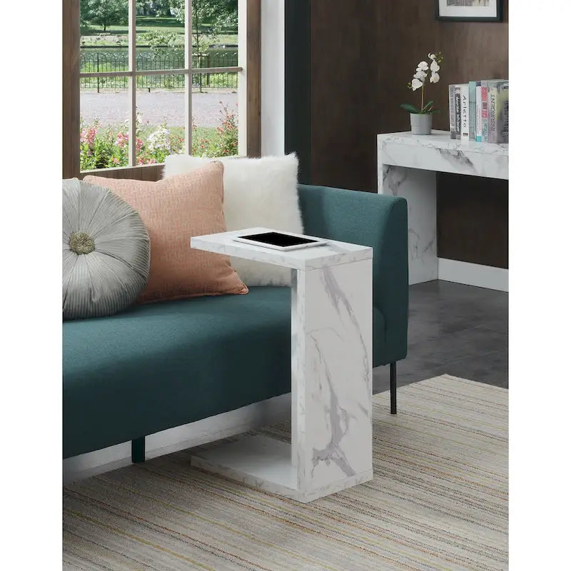 Table d'appoint en C, moderne, minimaliste
