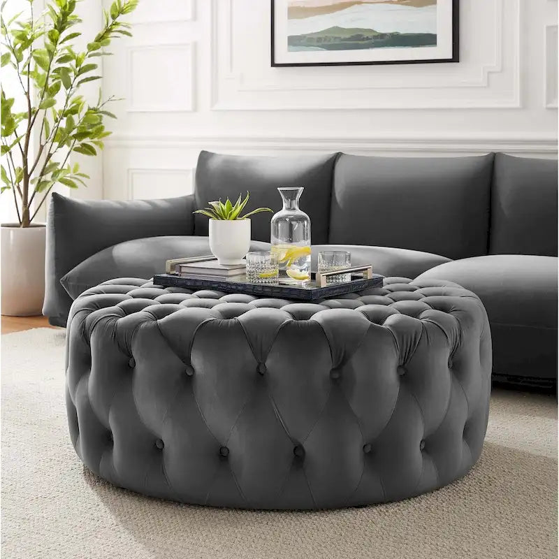 Grand pouf rond capitonné en velours performance