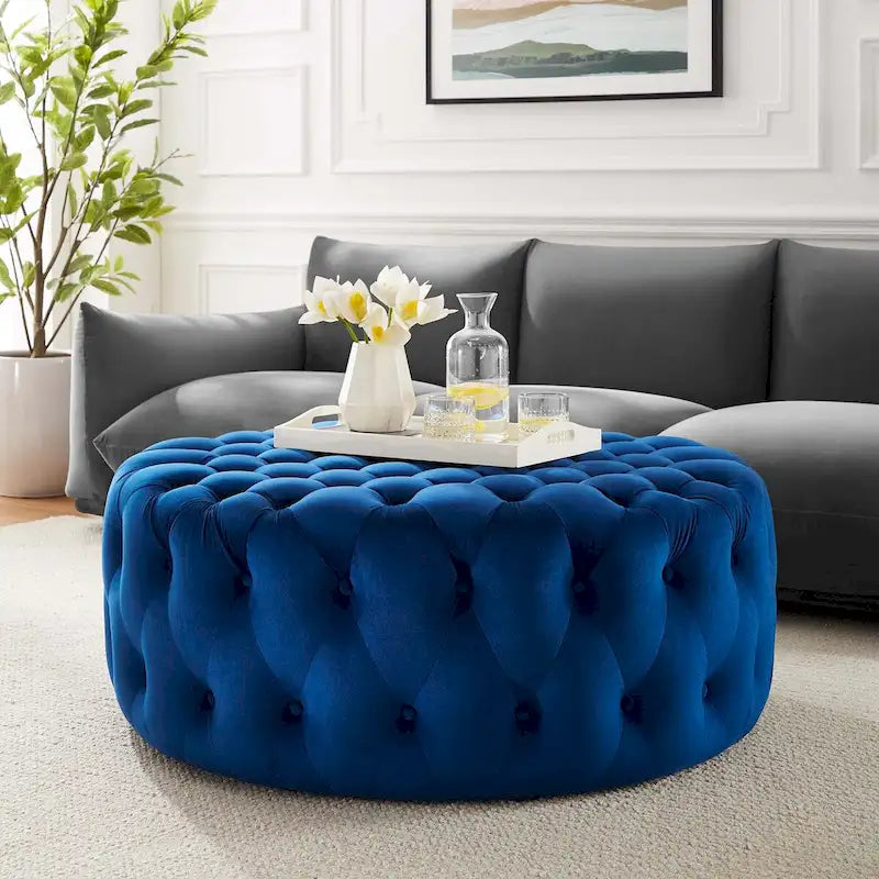 Grand pouf rond capitonné en velours performance