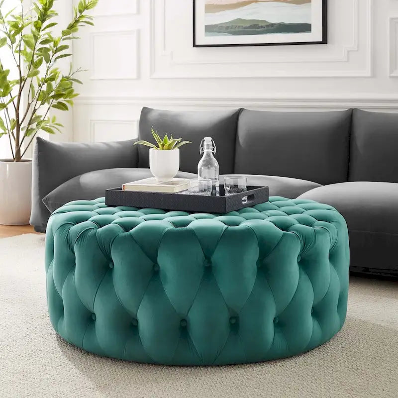 Grand pouf rond capitonné en velours performance
