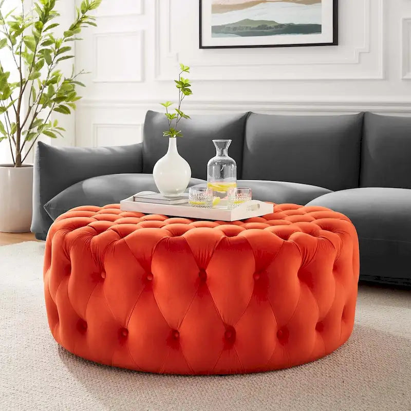 Grand pouf rond capitonné en velours performance