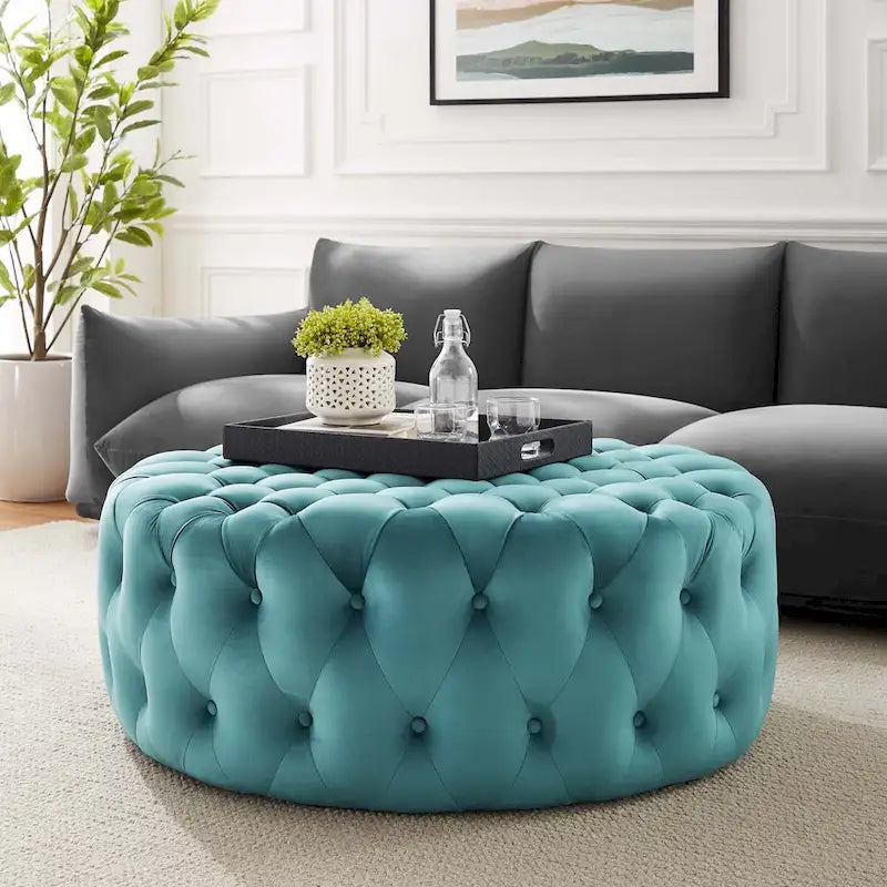Grand pouf rond capitonné en velours performance