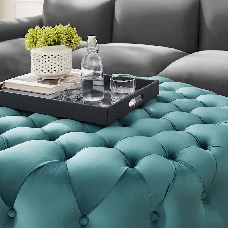 Grand pouf rond capitonné en velours performance