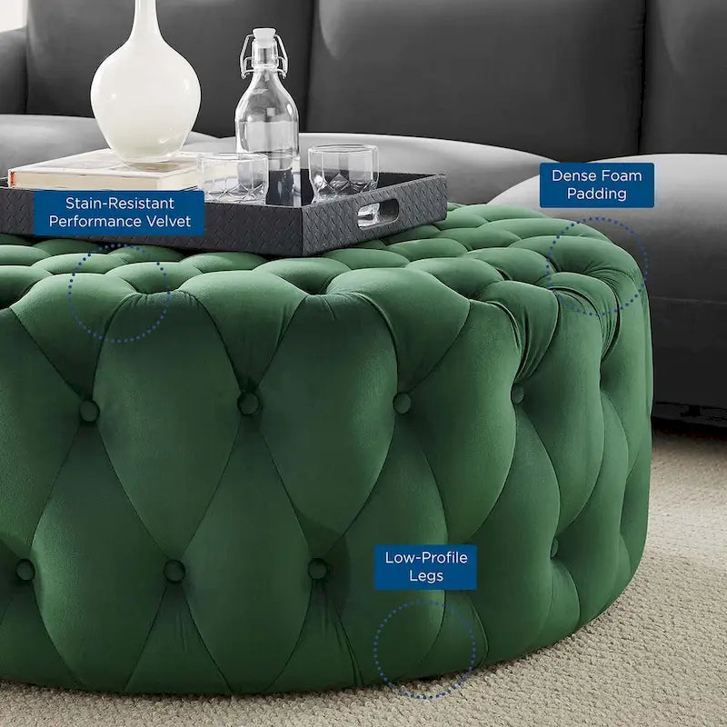 Grand pouf rond capitonné en velours performance