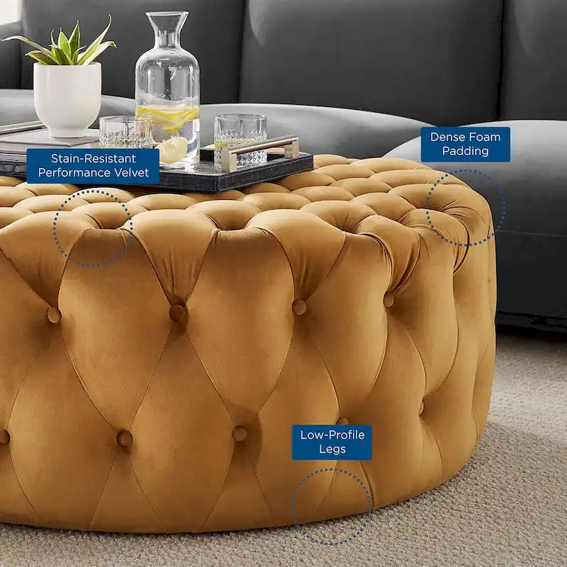 Grand pouf rond capitonné en velours performance