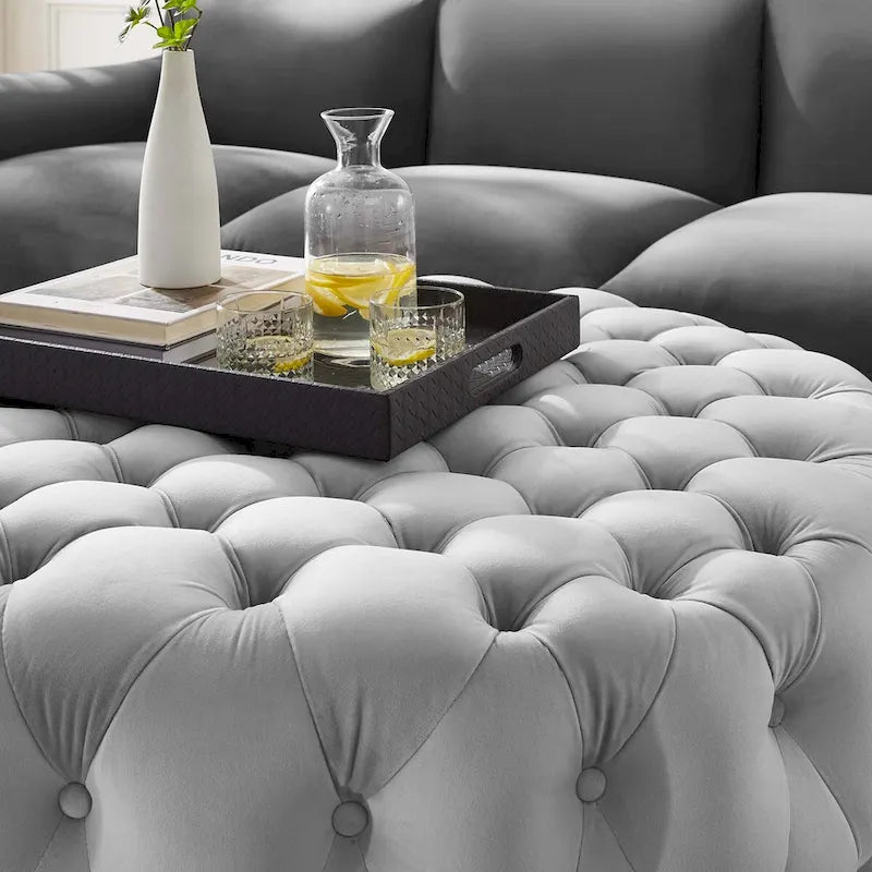 Grand pouf rond capitonné en velours performance