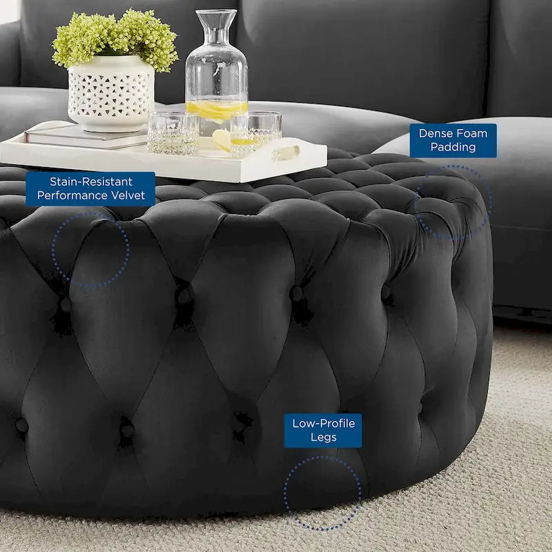 Grand pouf rond capitonné en velours performance